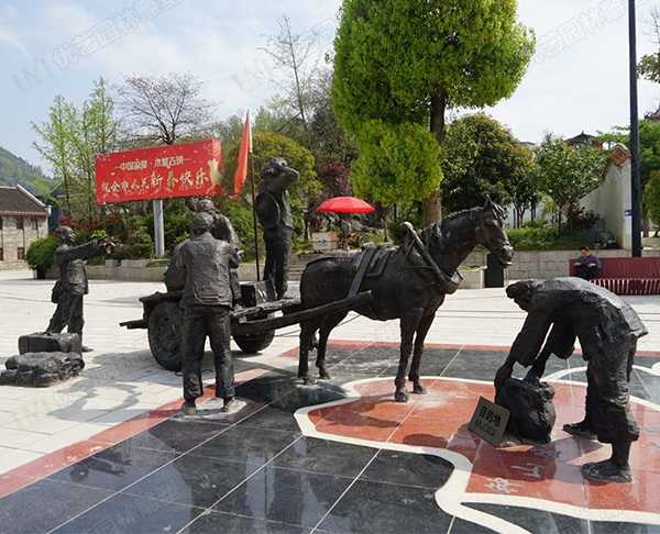 定制一座大型銅雕塑價格大致為多少？