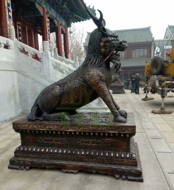 居宗教廟堂之高，擇黃銅麒麟雕塑守業(yè)