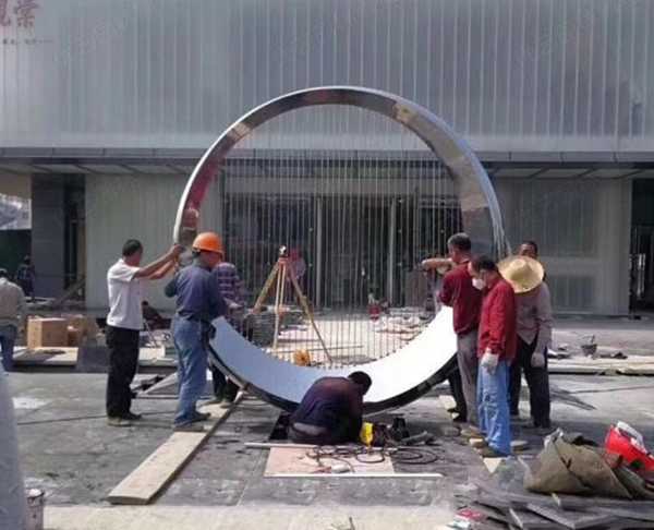 如何實現現代城市雕塑與周圍環(huán)境的共生