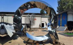 不銹鋼景觀雕塑有哪些特點(diǎn)和優(yōu)勢？